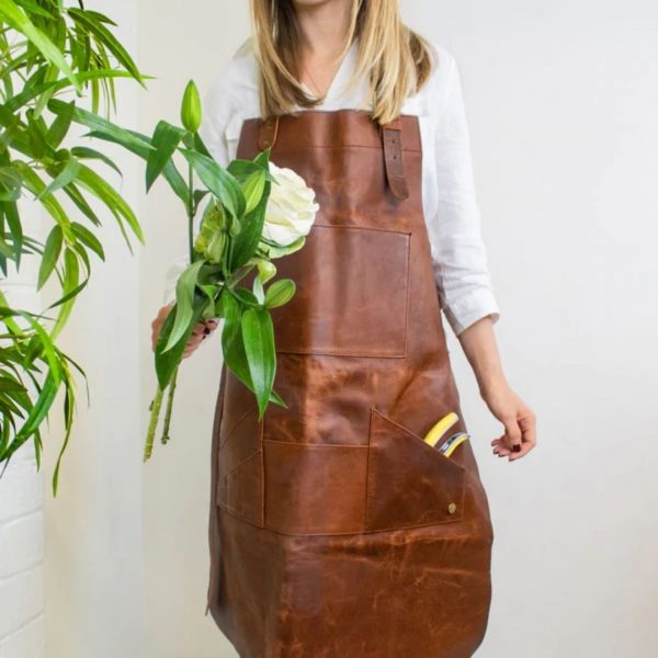 OVER NECK POCKETED LEATHER APRON