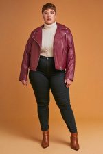 Women-Plus-Size-Burgundy-Leather-Jacket-Fall-Outfit